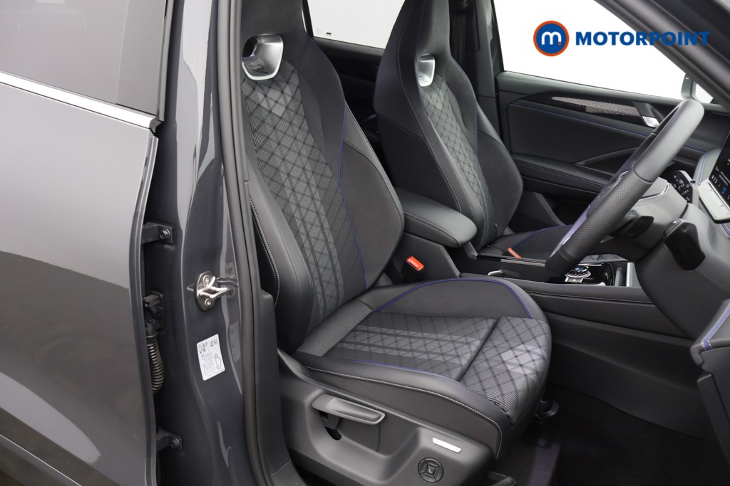 Volkswagen Tiguan R-Line Automatic Petrol SUV - Stock Number (1562801) - 8th supplementary image