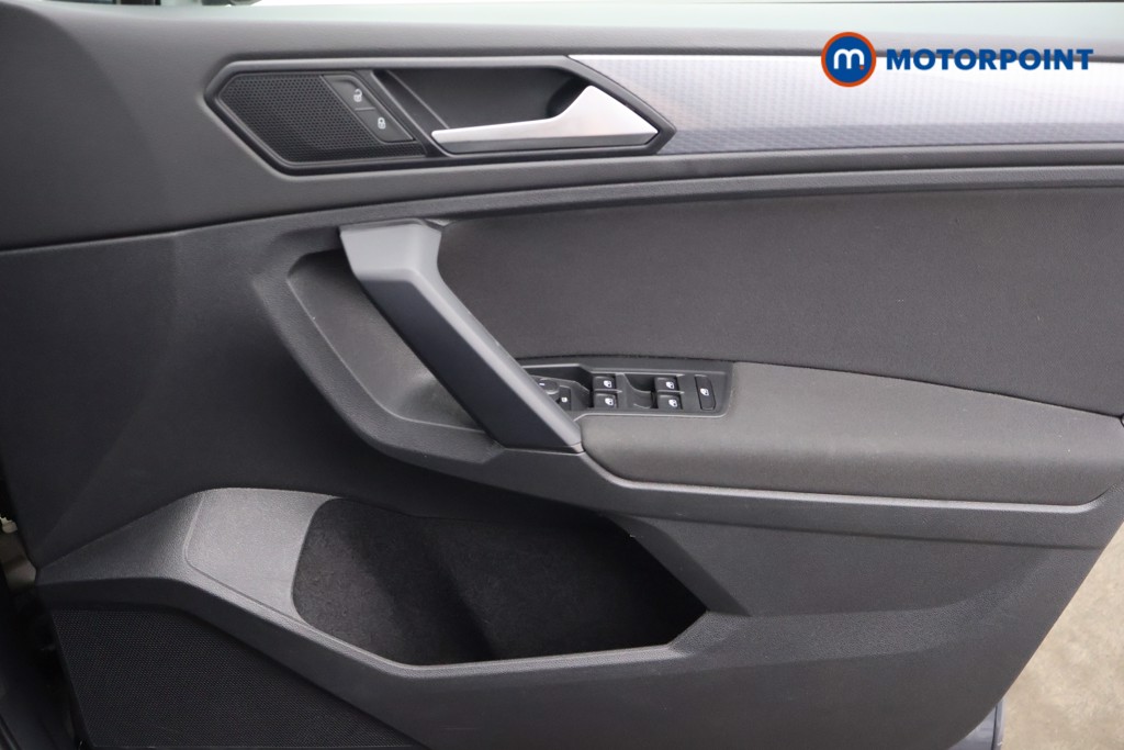 Volkswagen Tiguan Life Automatic Petrol SUV - Stock Number (1563201) - 8th supplementary image