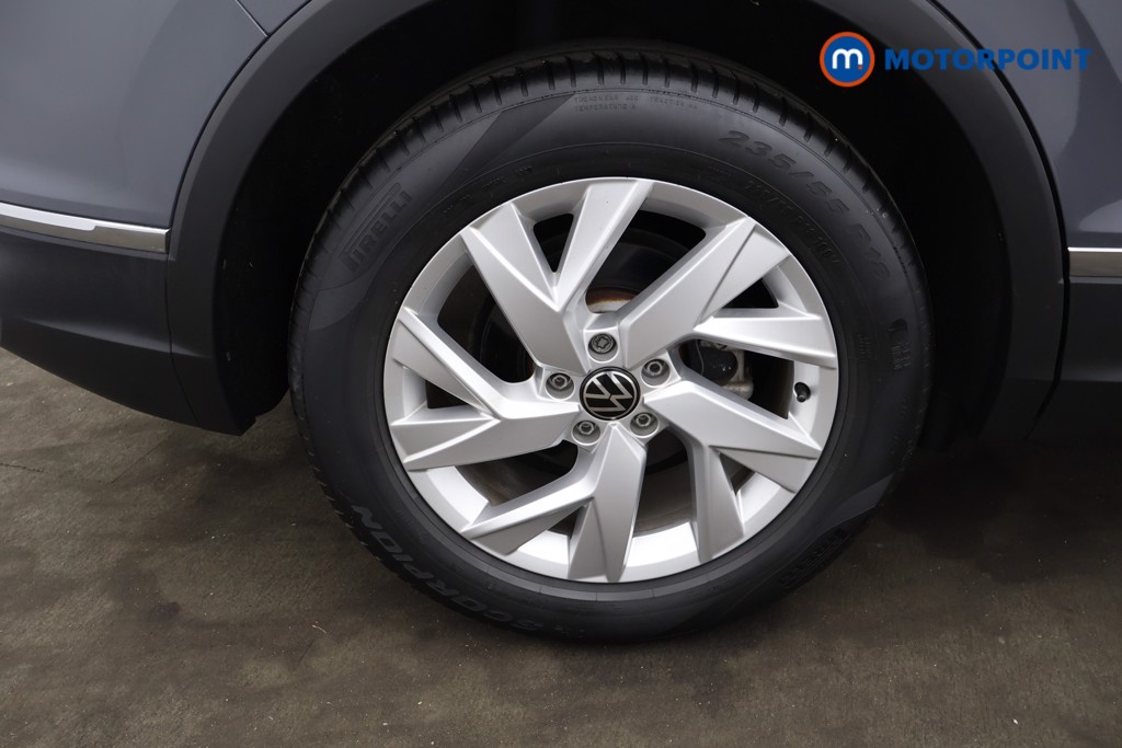 Volkswagen Tiguan Life Automatic Petrol SUV - Stock Number (1563201) - 17th supplementary image