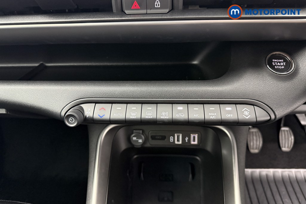 Jeep Avenger Summit Manual Petrol SUV - Stock Number (1565636) - 9th supplementary image