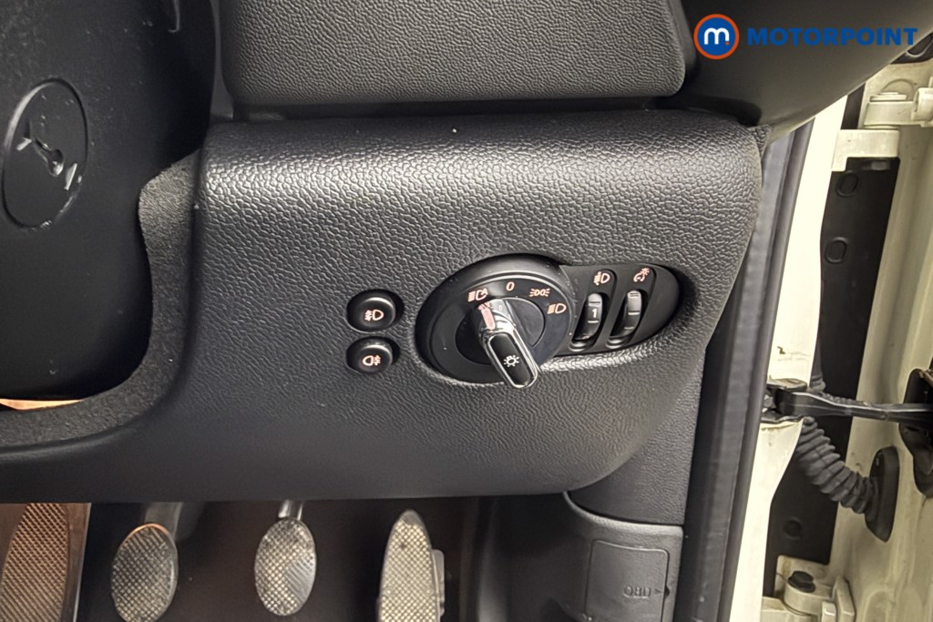 Mini Hatchback Cooper Classic Manual Petrol Hatchback - Stock Number (1555440) - 12th supplementary image
