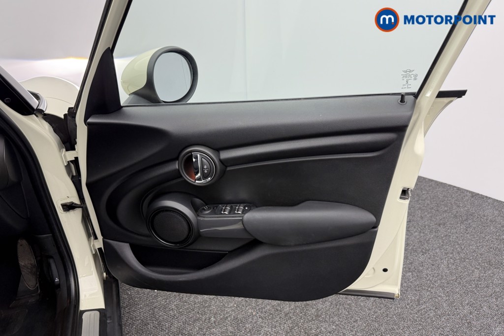 Mini Hatchback Cooper Classic Manual Petrol Hatchback - Stock Number (1555440) - 14th supplementary image