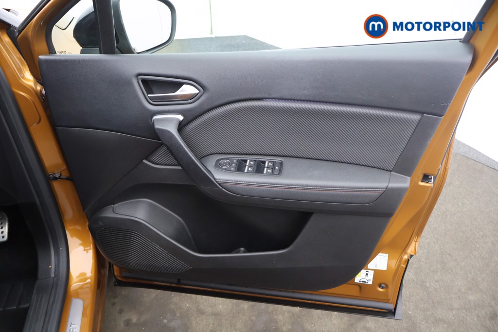 Renault Captur R.S. Line Manual Petrol-Electric Hybrid SUV - Stock Number (1558714) - 8th supplementary image