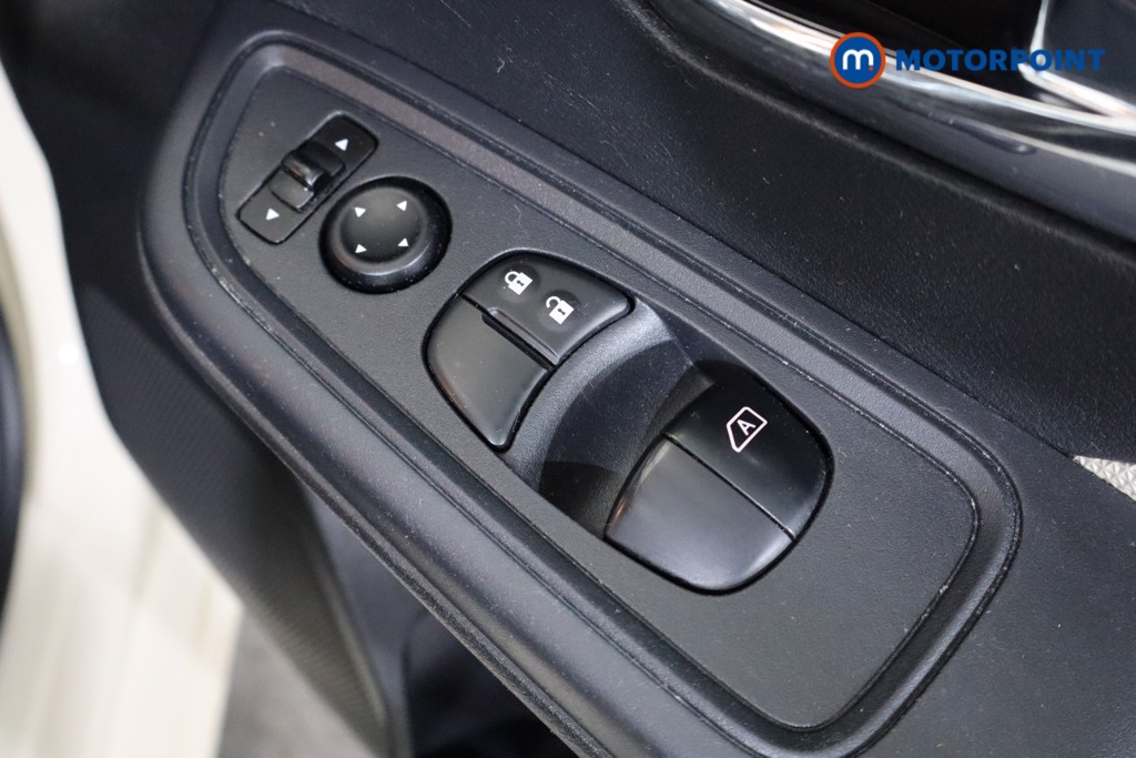 Nissan Micra Acenta Manual Petrol Hatchback - Stock Number (1560632) - 7th supplementary image