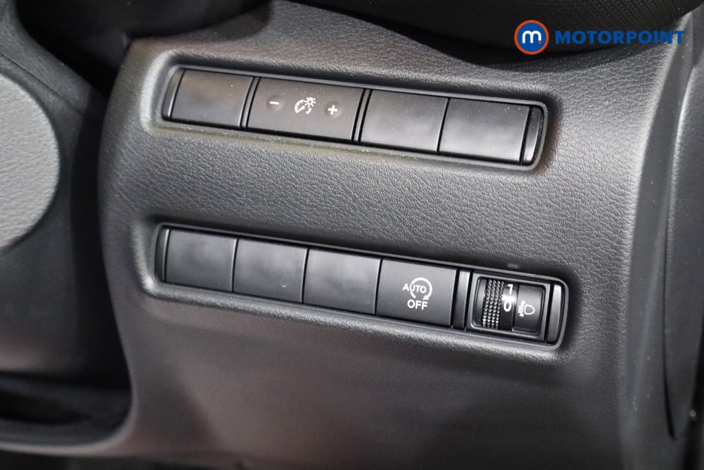 Nissan Juke N-Connecta Automatic Petrol SUV - Stock Number (1560959) - 5th supplementary image
