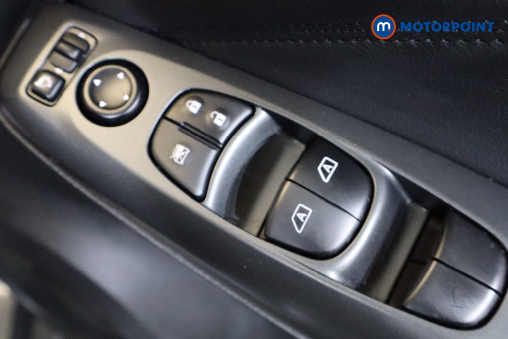 Nissan Juke N-Connecta Automatic Petrol SUV - Stock Number (1560959) - 9th supplementary image