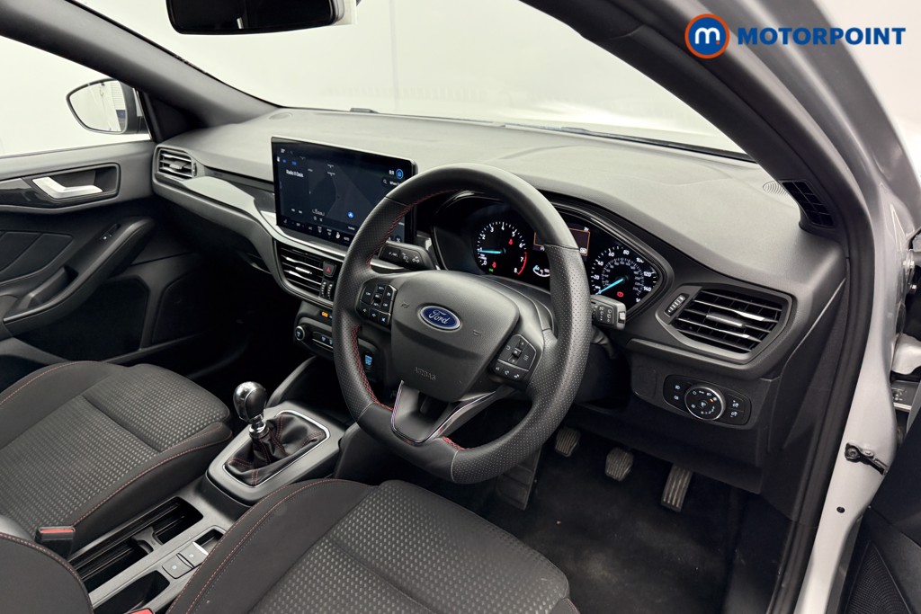 Ford Focus St-Line Manual Petrol Hatchback - Stock Number (1561310) - 4th supplementary image