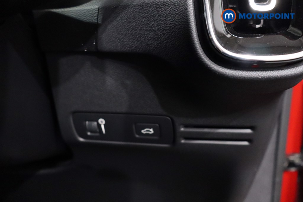 Volvo Xc40 R Design Automatic Petrol SUV - Stock Number (1561313) - 18th supplementary image