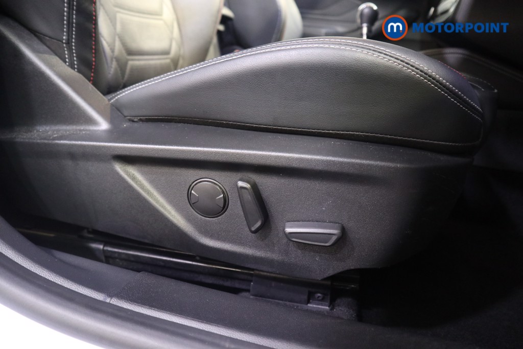 Ford Focus St-Line Vignale Manual Petrol Hatchback - Stock Number (1561677) - 11th supplementary image