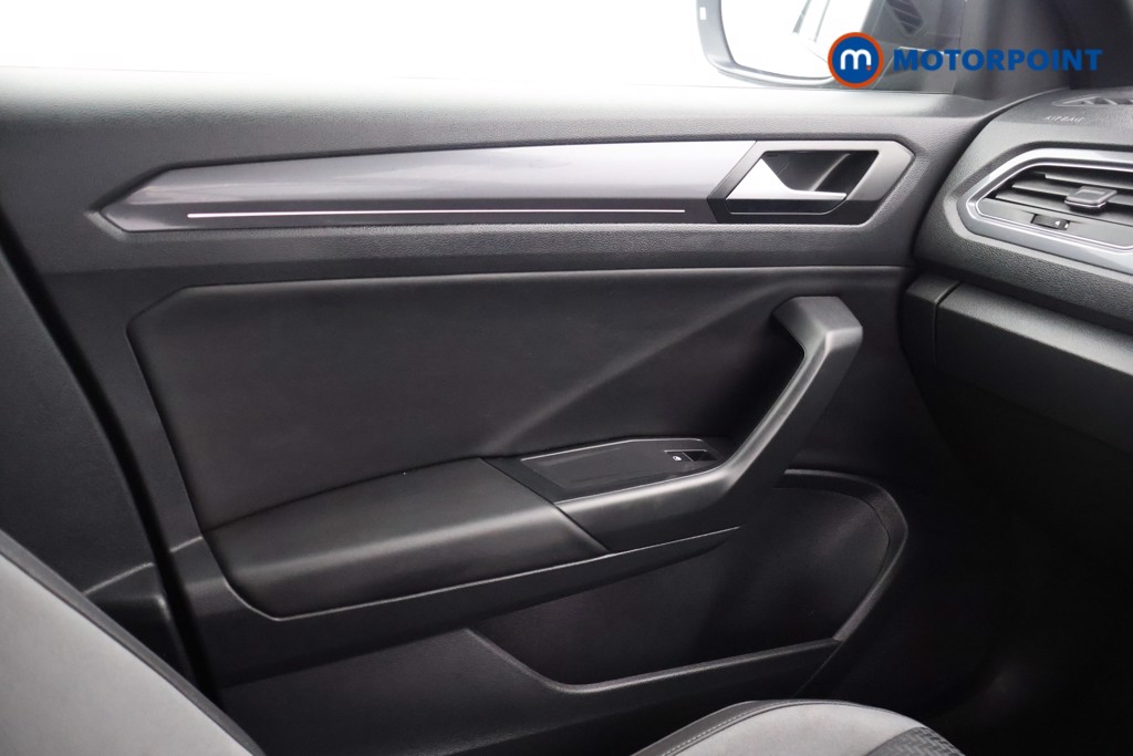 Volkswagen T-Roc R-Line Automatic Petrol SUV - Stock Number (1562130) - 8th supplementary image
