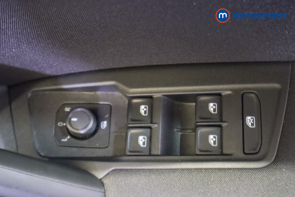 Volkswagen Tiguan Life Automatic Petrol SUV - Stock Number (1562345) - 13th supplementary image