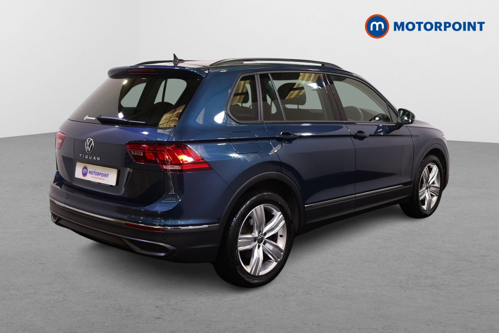 Volkswagen Tiguan Life Automatic Petrol SUV - Stock Number (1562345) - Drivers side rear corner