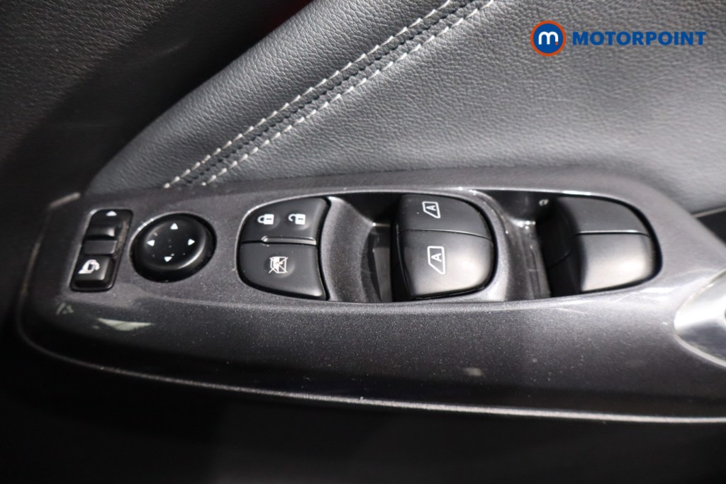 Nissan Juke N-Connecta Automatic Petrol SUV - Stock Number (1562977) - 22nd supplementary image