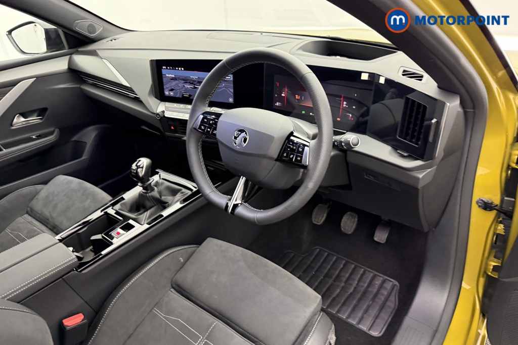 Vauxhall Astra Ultimate Manual Petrol Hatchback - Stock Number (1563031) - 4th supplementary image