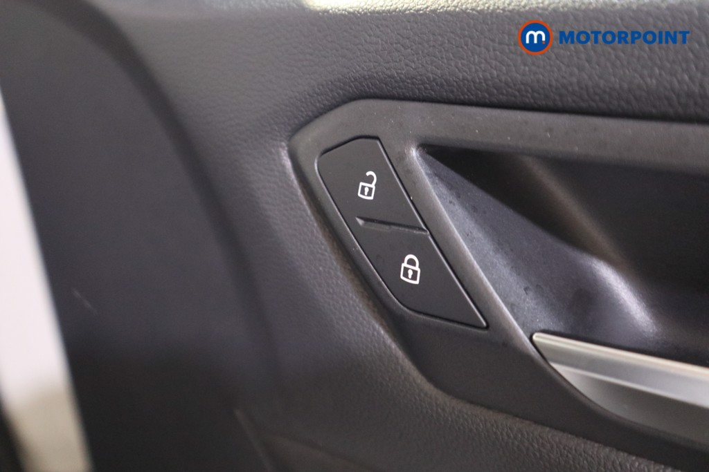 Volkswagen T-Roc Life Automatic Petrol SUV - Stock Number (1563985) - 10th supplementary image