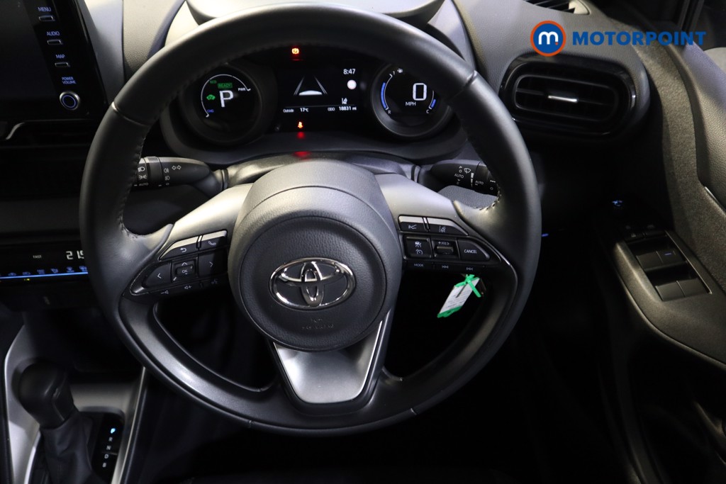Toyota Yaris Design Automatic Petrol-Electric Hybrid Hatchback - Stock Number (1564103) - 2nd supplementary image