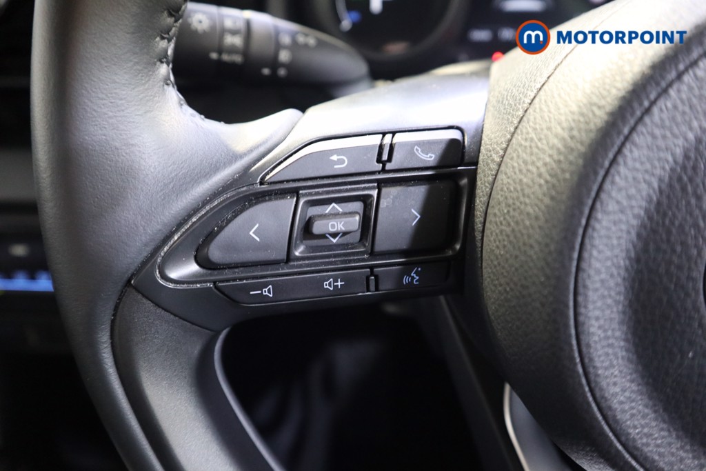 Toyota Yaris Design Automatic Petrol-Electric Hybrid Hatchback - Stock Number (1564103) - 3rd supplementary image