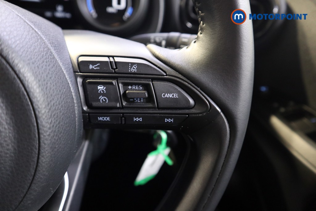 Toyota Yaris Design Automatic Petrol-Electric Hybrid Hatchback - Stock Number (1564103) - 4th supplementary image
