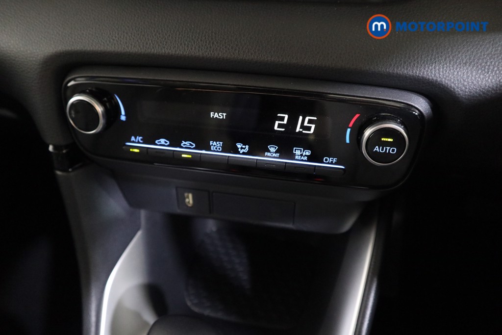 Toyota Yaris Design Automatic Petrol-Electric Hybrid Hatchback - Stock Number (1564103) - 7th supplementary image