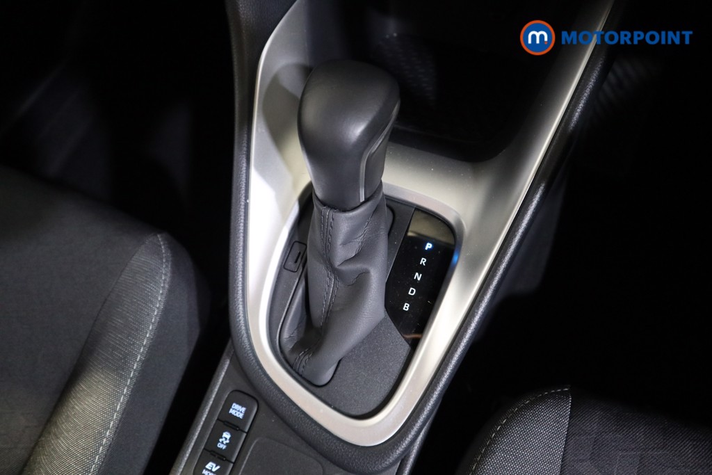 Toyota Yaris Design Automatic Petrol-Electric Hybrid Hatchback - Stock Number (1564103) - 8th supplementary image