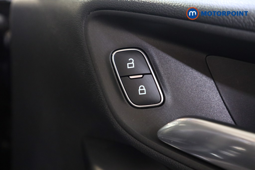 Ford Fiesta Titanium Vignale Manual Petrol-Electric Hybrid Hatchback - Stock Number (1564169) - 11th supplementary image