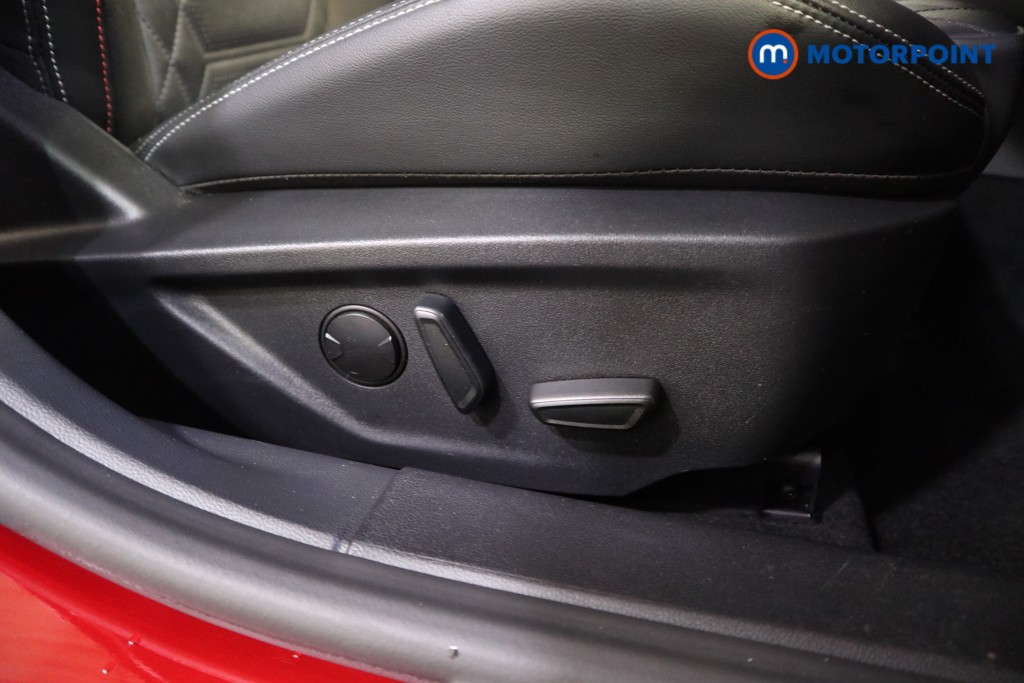 Ford Focus St-Line Vignale Automatic Petrol-Electric Hybrid Hatchback - Stock Number (1565466) - 11th supplementary image
