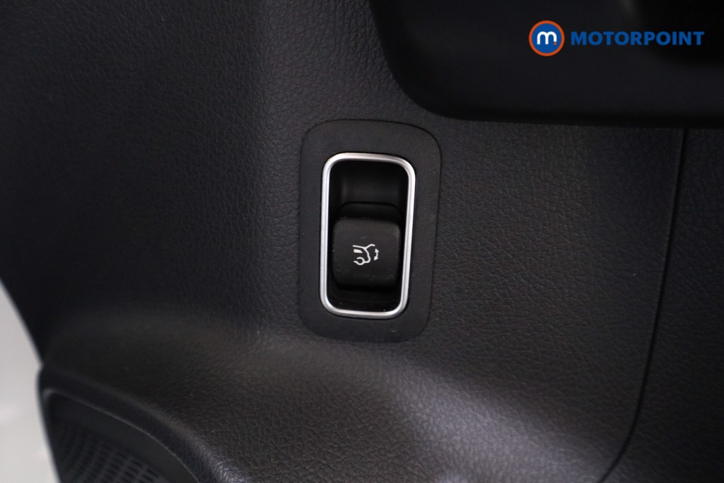 Mercedes-Benz GLA Amg Line Automatic Petrol SUV - Stock Number (1565600) - 9th supplementary image