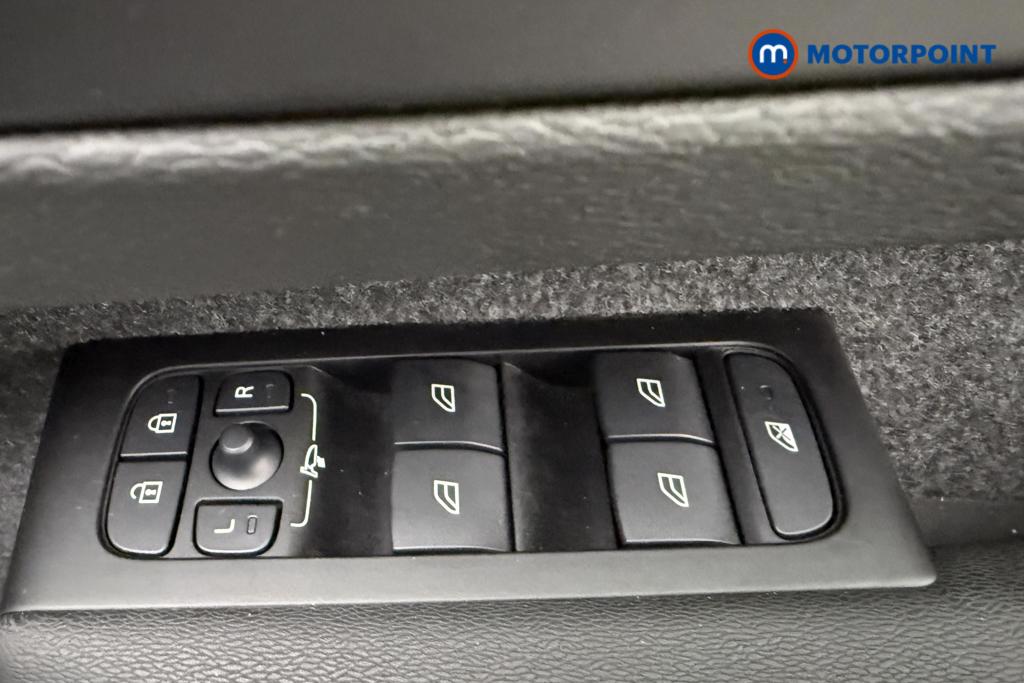 Volvo Xc40 R Design Manual Petrol SUV - Stock Number (1555111) - 17th supplementary image