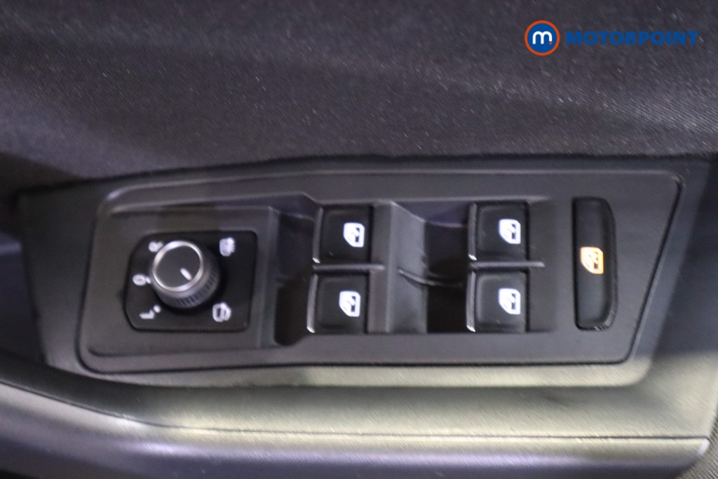 Volkswagen T-Roc Active Manual Petrol SUV - Stock Number (1561752) - 13th supplementary image