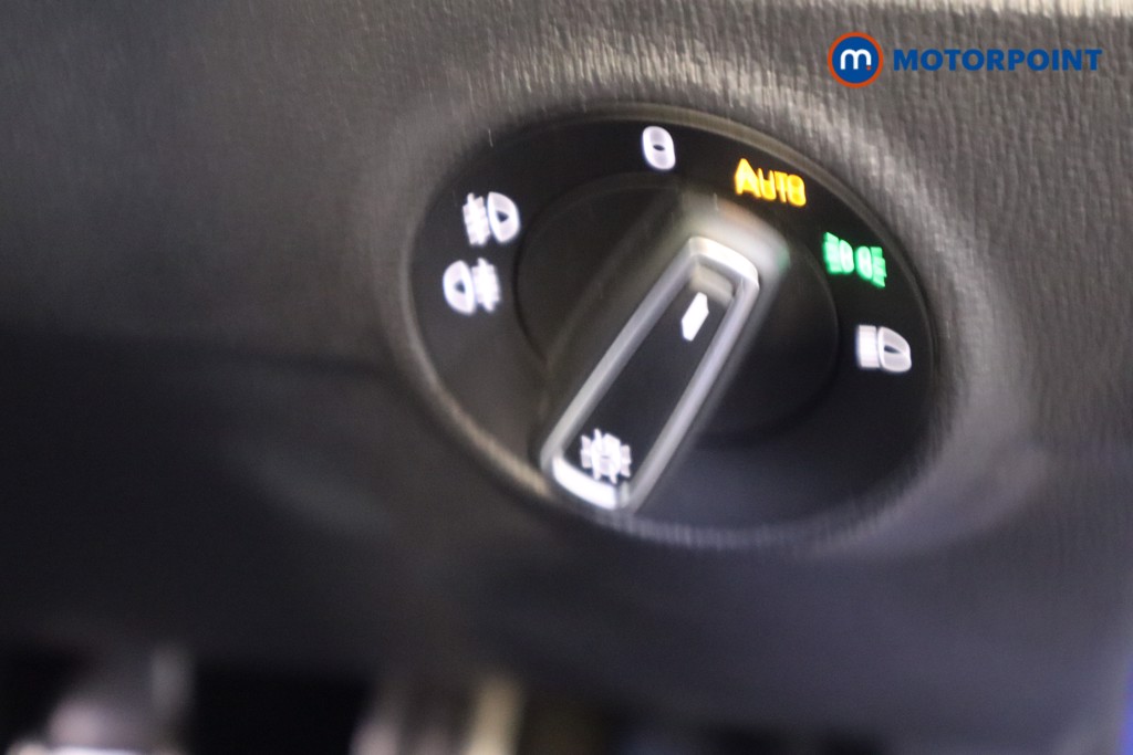 Volkswagen T-Roc Active Manual Petrol SUV - Stock Number (1561752) - 14th supplementary image
