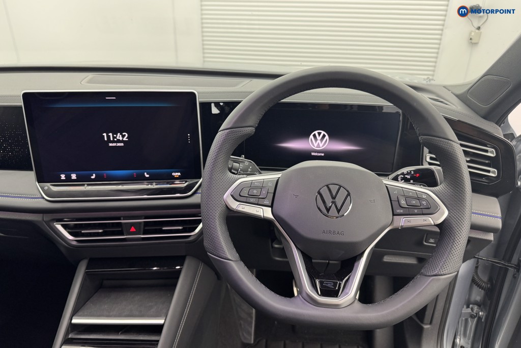 Volkswagen Tiguan R-Line Automatic Diesel SUV - Stock Number (1561931) - 1st supplementary image