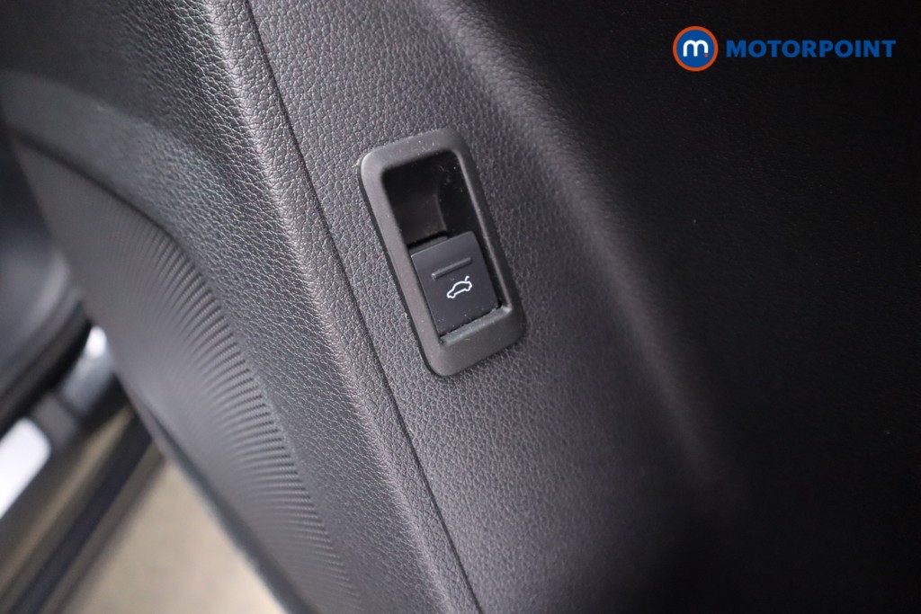 Audi Q3 Black Edition Automatic Petrol SUV - Stock Number (1562048) - 15th supplementary image