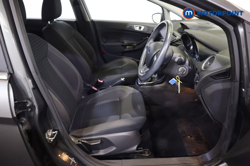 Ford Fiesta Zetec Manual Petrol Hatchback - Stock Number (1562151) - 7th supplementary image