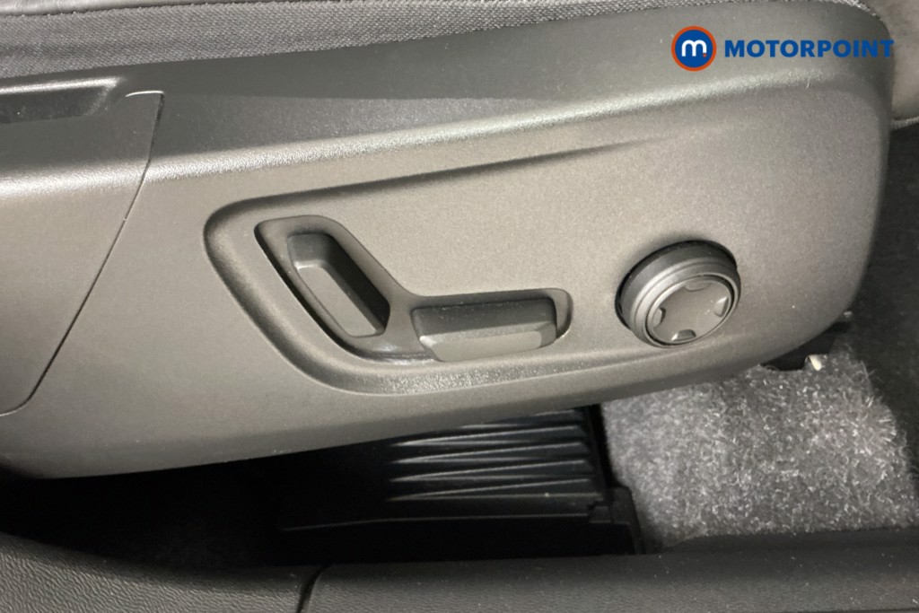 Volvo Xc40 R Design Pro Automatic Petrol SUV - Stock Number (1562854) - 18th supplementary image