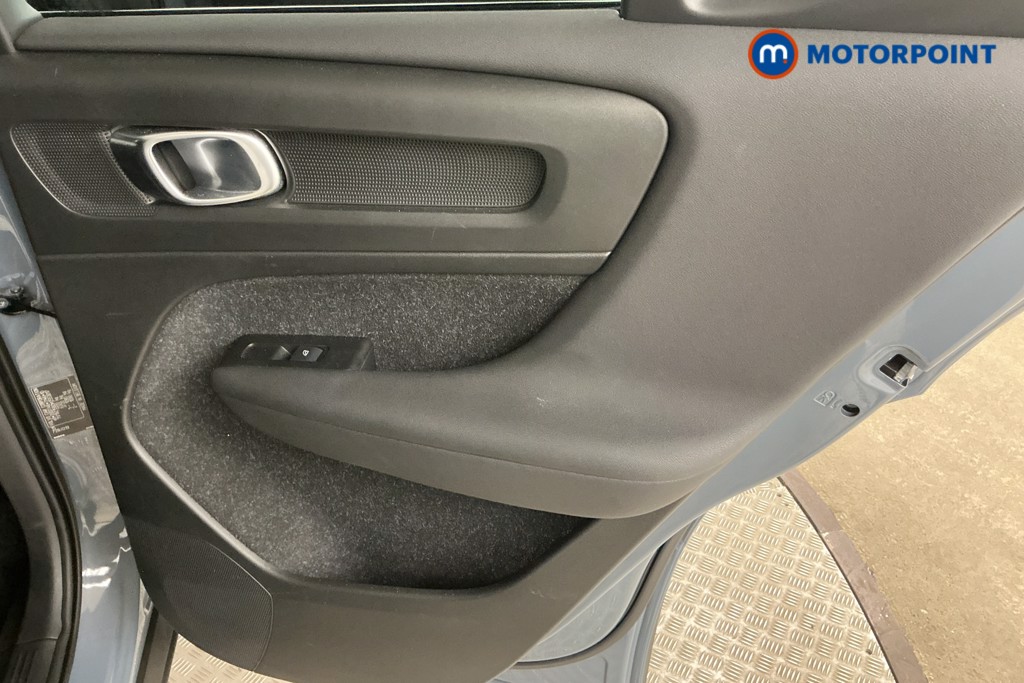Volvo Xc40 R Design Pro Automatic Petrol SUV - Stock Number (1562854) - 22nd supplementary image
