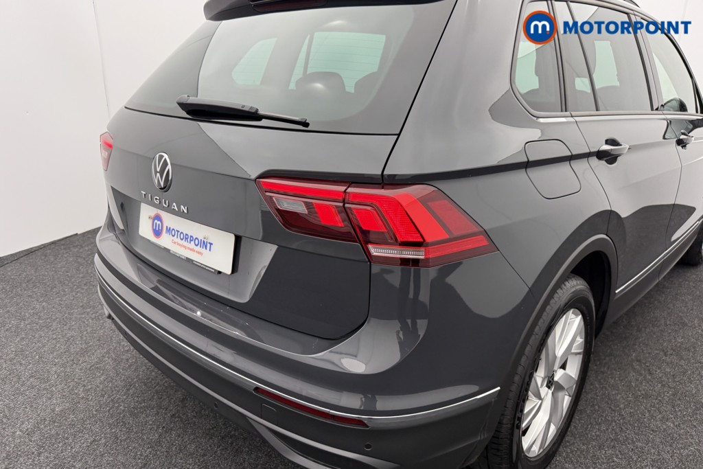 Volkswagen Tiguan Life Manual Petrol SUV - Stock Number (1563456) - 27th supplementary image