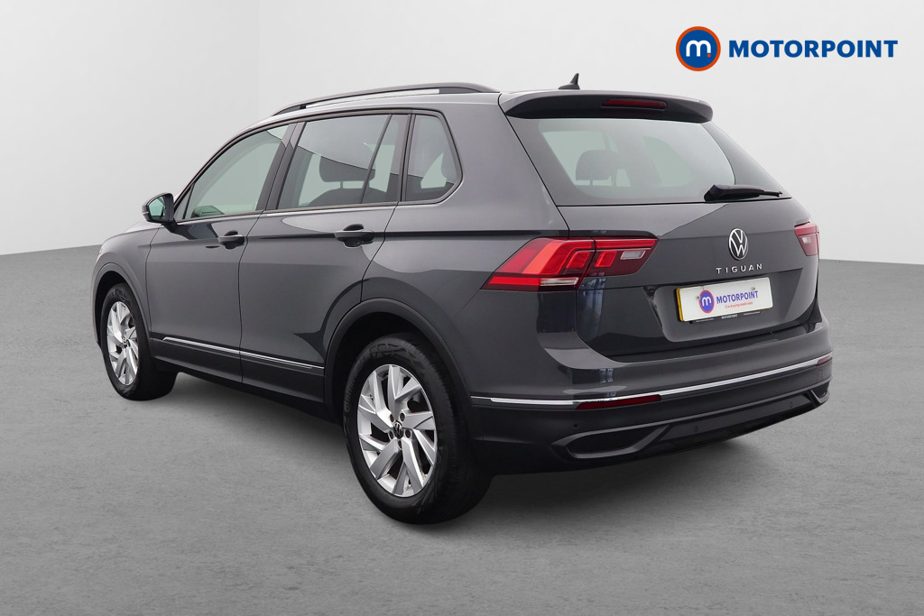 Volkswagen Tiguan Life Manual Petrol SUV - Stock Number (1563456) - Passenger side rear corner