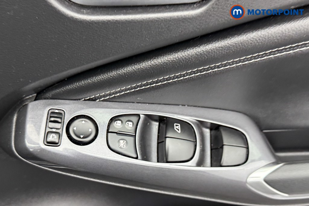 Nissan Juke N-Connecta Automatic Petrol SUV - Stock Number (1564989) - 14th supplementary image