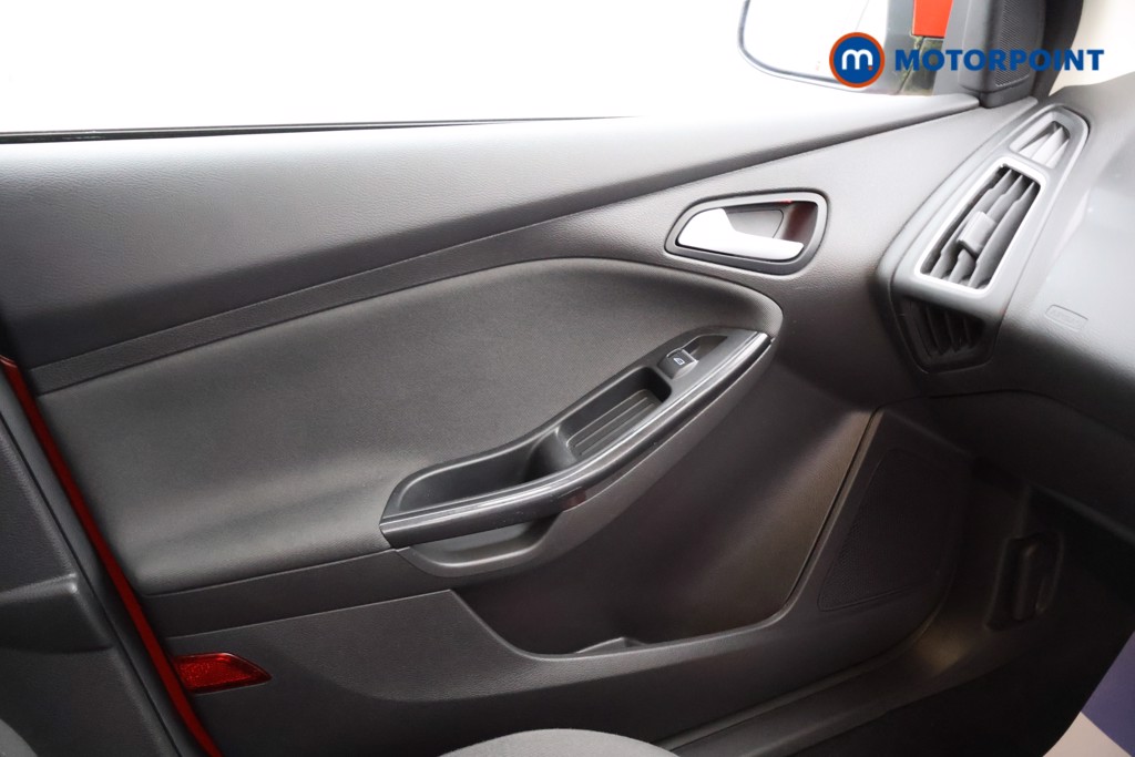 Ford Focus Titanium Automatic Petrol Hatchback - Stock Number (1565477) - 8th supplementary image