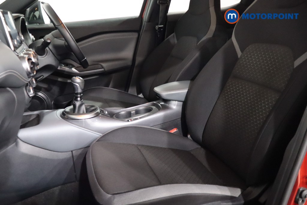 Nissan Juke N-Connecta Manual Petrol SUV - Stock Number (1565956) - 4th supplementary image