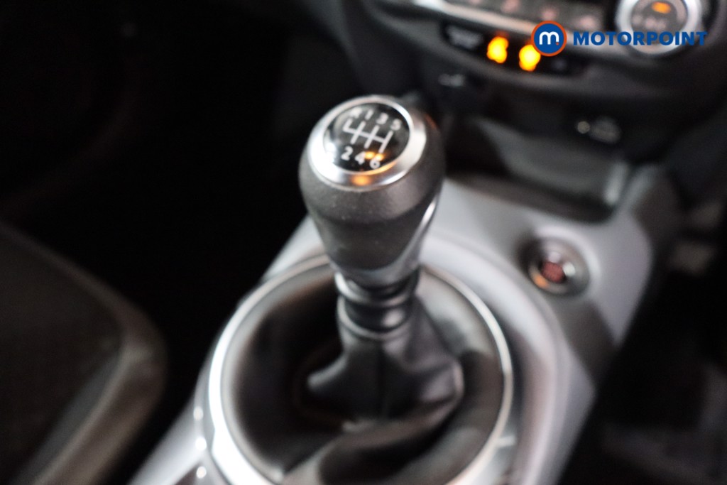 Nissan Juke N-Connecta Manual Petrol SUV - Stock Number (1565956) - 14th supplementary image
