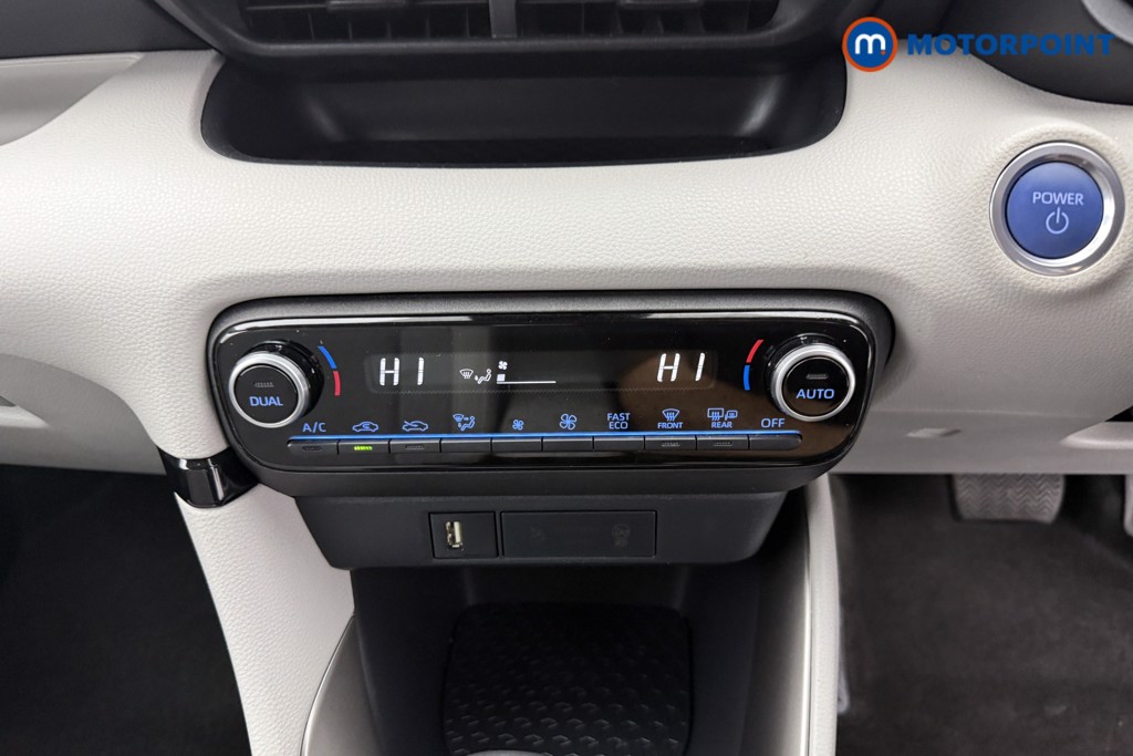 Toyota Yaris Excel Automatic Petrol-Electric Hybrid Hatchback - Stock Number (1566340) - 8th supplementary image