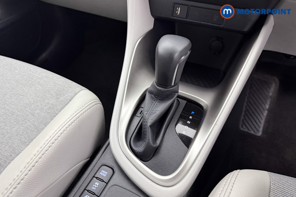 Toyota Yaris Excel Automatic Petrol-Electric Hybrid Hatchback - Stock Number (1566340) - 10th supplementary image