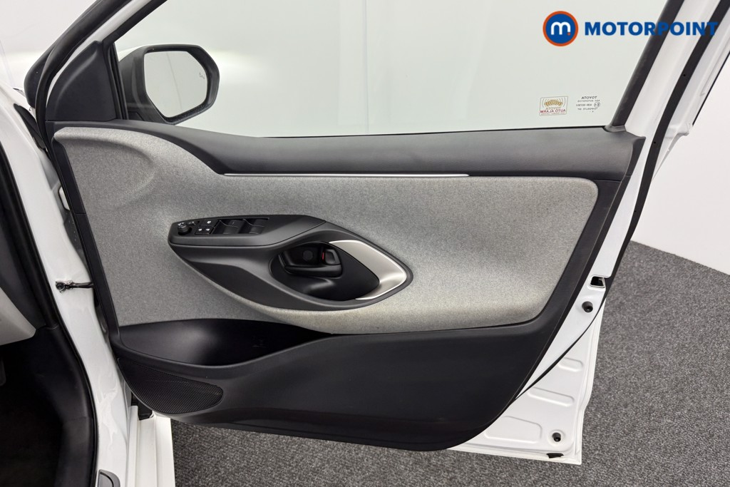 Toyota Yaris Excel Automatic Petrol-Electric Hybrid Hatchback - Stock Number (1566340) - 14th supplementary image