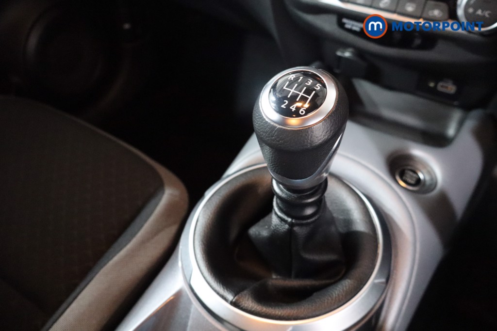 Nissan Juke N-Connecta Manual Petrol SUV - Stock Number (1566539) - 14th supplementary image