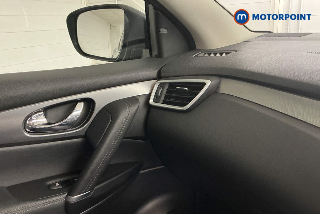 Nissan Qashqai Tekna Manual Petrol SUV - Stock Number (1555351) - 16th supplementary image