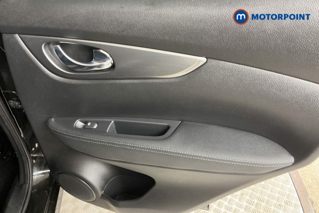 Nissan Qashqai Tekna Manual Petrol SUV - Stock Number (1555351) - 22nd supplementary image