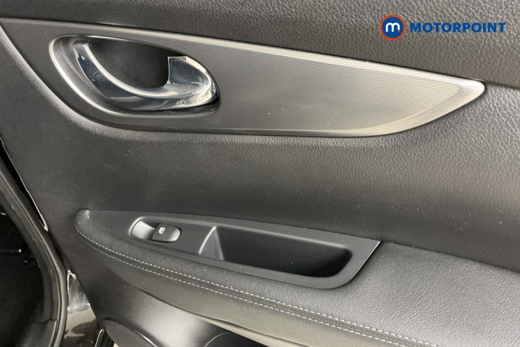 Nissan Qashqai Tekna Manual Petrol SUV - Stock Number (1555351) - 23rd supplementary image