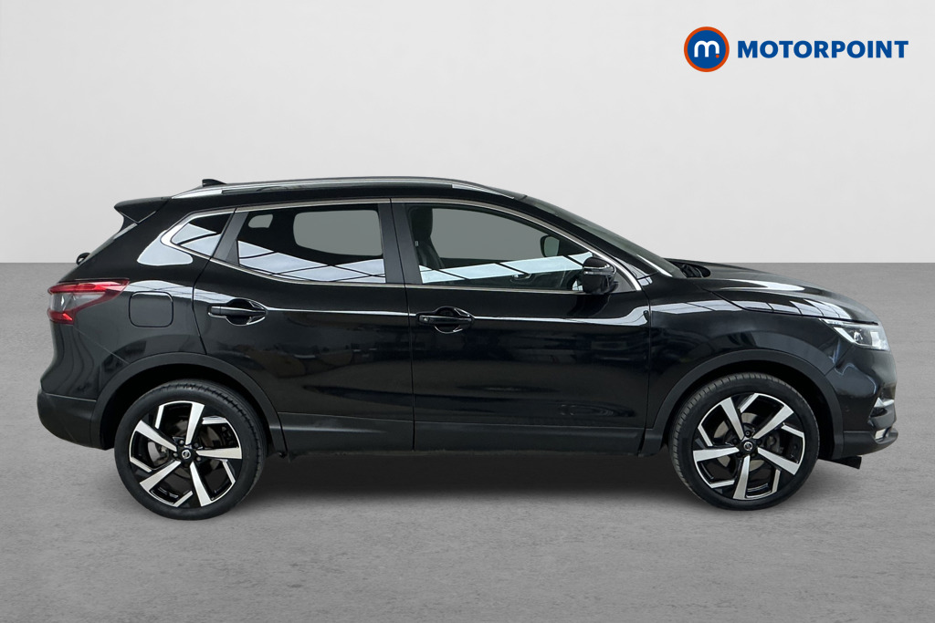 Nissan Qashqai Tekna Manual Petrol SUV - Stock Number (1555351) - Drivers side