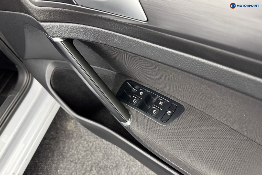 Volkswagen Golf SE Manual Diesel Hatchback - Stock Number (1556667) - 17th supplementary image